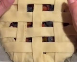 Foto del paso 6 de la receta: Tarta de ruibarbo y frutos rojos con base de galletas lotus