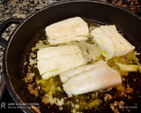 Foto del paso 3 de la receta: Bacalao al pil pil