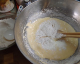 Foto del paso 2 de la receta: Pastel bizcochado exquisito con frutas escarchadas y nueces para mamá