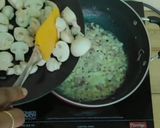 A picture of step 4 of Chilli garlic mushrooms.