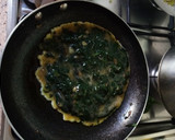 Foto del paso 5 de la receta: Tortilla de espinacas con cebolla
