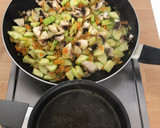 Foto del paso 1 de la receta: Risotto de calabacín y champiñones