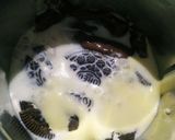 A picture of step 2 of Oreo Butterscotch Milkshake.