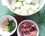 Hình bước làm 1 của món Mướp xào đồ lòng