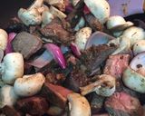 Foto del paso 2 de la receta: Carne con cebolla y champiñones / Método Grez