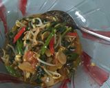 Foto langkah ke 5 dari resep Oseng kangkung toge terasi.