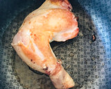 Foto del paso 1 de la receta: Patamuslos de pollo al tomillo con papas