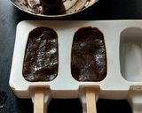 A picture of step 4 of Cakesicle.