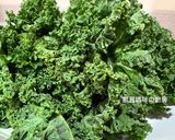 A picture of step 2 of Crispy Kale Chips.