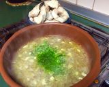 Foto del paso 1 de la receta: Cazuela de pescadilla en salsa verde con guisantes