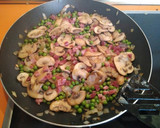 Foto del paso 3 de la receta: Champiñones con guisantes y jamón