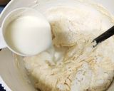 A picture of step 4 of Vanilla sponge cake.