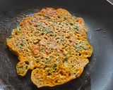 A picture of step 3 of Oats methi chila.