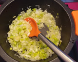 Foto del paso 2 de la receta: Albóndigas calabacín y patata en salsa(veganas)