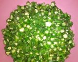 A picture of step 3 of Fry bhindi.