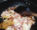 A picture of step 3 of Gobhi aloo curry.