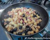 Foto del passaggio 3 della ricetta Involtini di verza con nasello, patate e olive nere