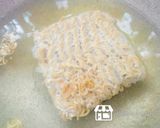 รูปขั้นตอนการทำที่ 4 ของ ยำมาม่าตำลึงกรอบ