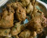 A picture of step 13 of Gobhi,potato and palak ke pakore.