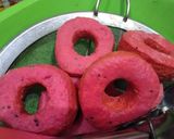 Foto langkah ke 5 dari resep Donat Buah Naga.