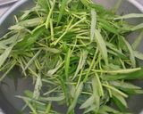 Hình bước làm 1 của món Rau muống xào chao