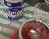 A picture of step 2 of 3 berries yogart drink/lassi.