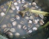 Foto langkah ke 1 dari resep Kerang Rebus Saus Nanas Kacang.