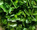 Hình bước làm 2 của món Bánh canh giò heo dọc mùng