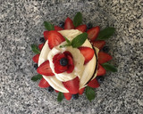 Foto del paso 17 de la receta: Pastel de chocolate con crema y frutillas
