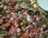Foto langkah ke 4 dari resep Tumis Cumi Asin Pedas.