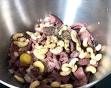 Une image de l'étape 2 de Terrine aux foies de volailles confits & cacahuètes.