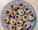 Hình bước làm 4 của món Sushi cơm cuộn trứng