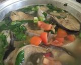 Foto langkah ke 5 dari resep Ikan Patin Kuah Asam Khas Manado.