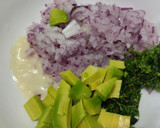 Foto del paso 1 de la receta: Salsa "tártara" a mi manera🌿🧅🥑🥯🥙🥪🥚