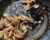A picture of step 3 of Chicken Mushroom Chowmein.