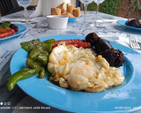Foto del paso 2 de la receta: Huevos, chistorra, pimiento italiano y morcilla picante
