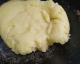 Foto langkah ke 2 dari resep Kue soes fla coklat (hemat telur, pasti ngembang & g pake mixer).