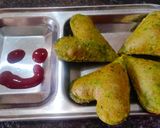 A picture of step 9 of Palak Puri😋.