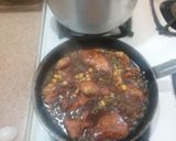 Foto del paso 5 de la receta: Pechugas de pollo al vino con granos de maíz y guisantes verdes