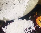 A picture of step 3 of Sabudana beetroot halwa.
