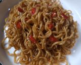 Foto langkah ke 4 dari resep Mie Goreng Chilli Oil.