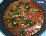 Foto del paso 3 de la receta: Rape con salsa de pimientos y piñones al vino dorado