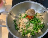 A picture of step 3 of Peas aloo subji.