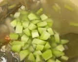 Foto langkah ke 5 dari resep Sop Ayam Daun Kelor.