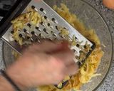 Foto del passaggio 1 della ricetta Ciambellone di Mele con Banana e Noci