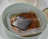Foto langkah ke 4 dari resep Tokyo Banana Chocolate Roll Cake.
