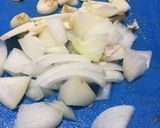 Foto langkah ke 2 dari resep Tumis Jamur Kancing.