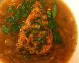 Foto del paso 7 de la receta: Sopa de cebolla con cerveza y crotones de parmesano, mostaza y tomillo