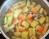 Une image de l'étape 4 de Soupe de pelures de pastèque aux boulettes de viande hachée.