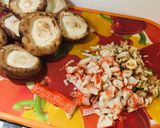 Foto del paso 1 de la receta: Shiitake (hongos) Relleno en Salsa Bechamel con Surimi (palitos de Cangrejo)🍄🍄👩‍🍳